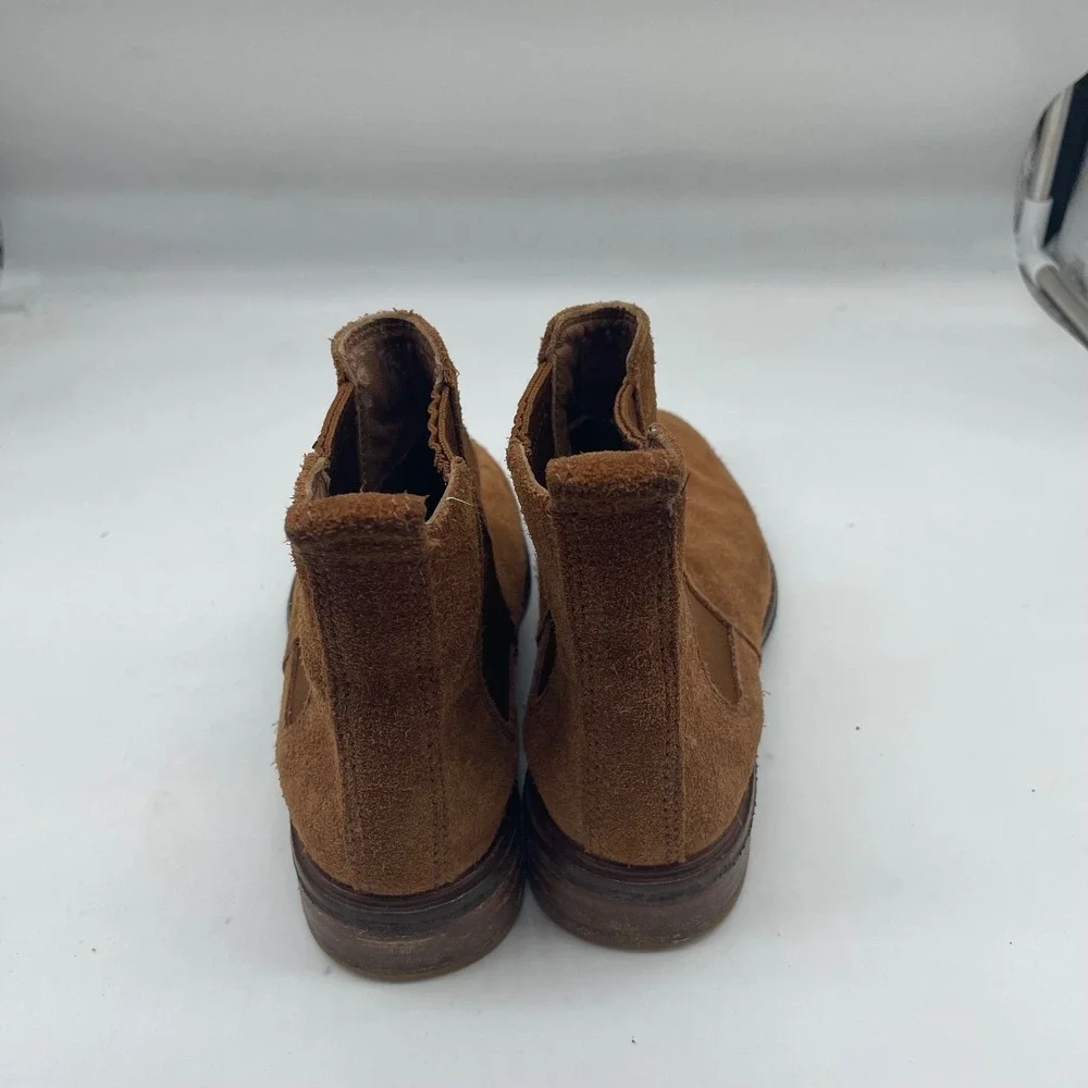 Clarks preowned gently